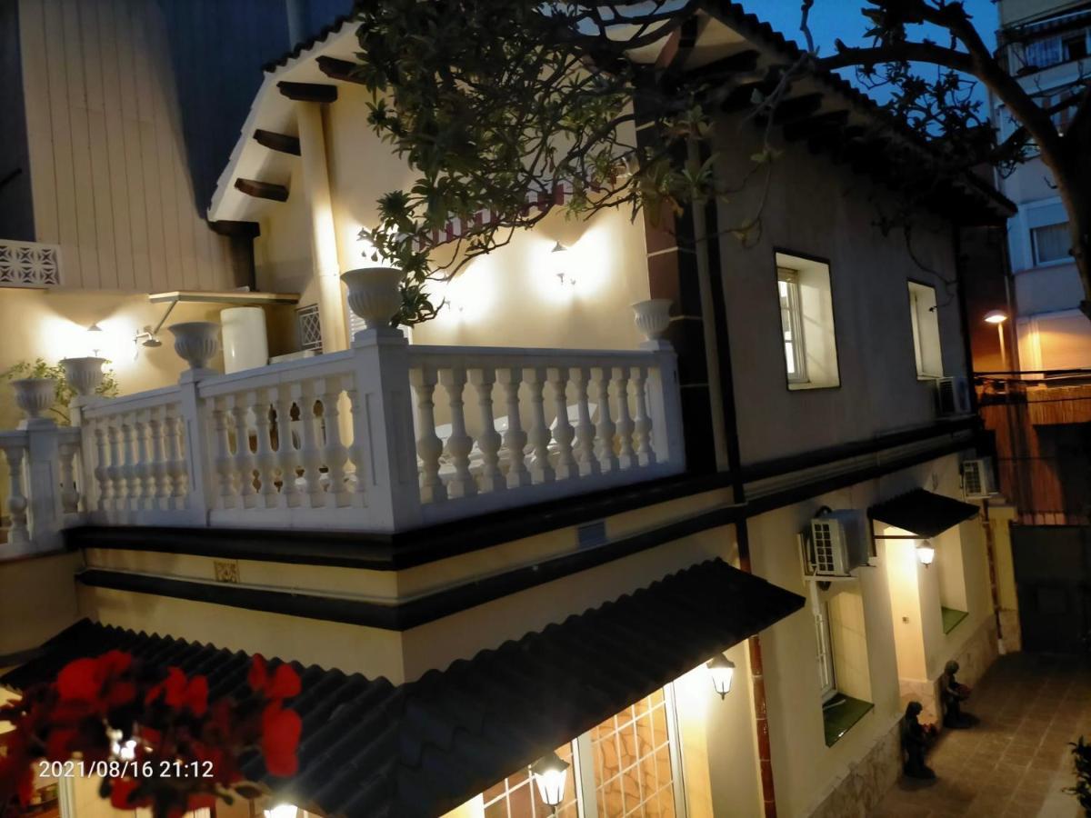 Casa Flores Del Mediterraneo Badalona Extérieur photo